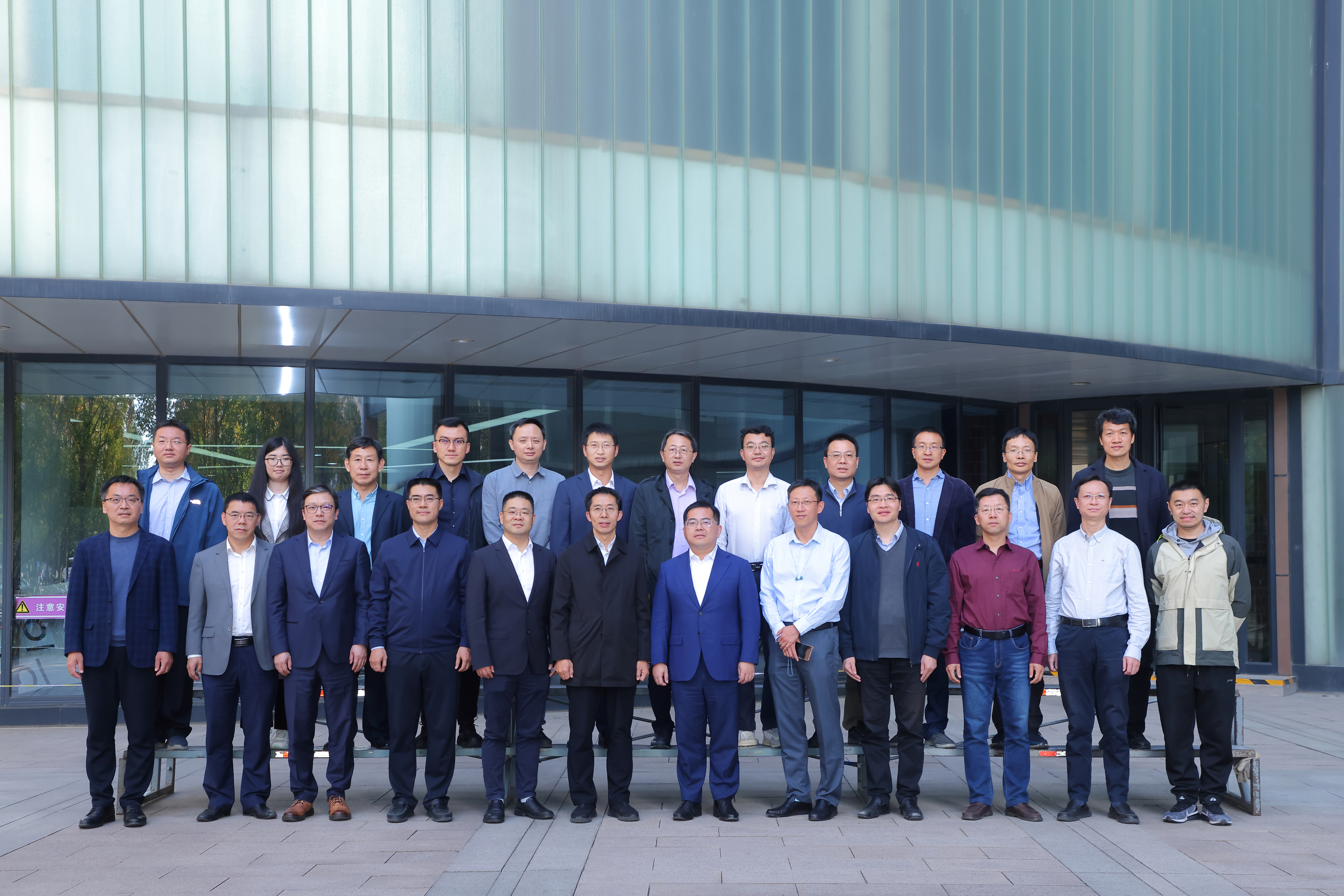 20231102-中兴通讯股份有限公司谢峻石一行访问麻豆tv
院-麻豆tv
-与会人员合影.JPG